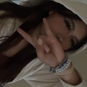 Meet your Posher, Janine azariene